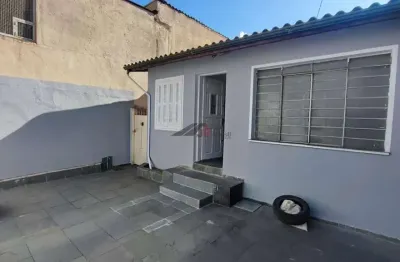 Casa de quintal compartilhado para alugar na vila santa catarina