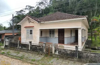 Vendo casa no bairro governador portela em miguel pereira - rj