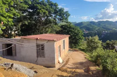 Vendo casa em construção no bairro zenobiópolis (morro do capitão) em paty do alferes - rj