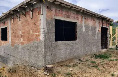 Vendo casa em construção no bairro maravilha em paty do alferes - rj