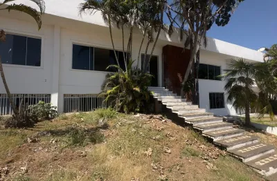 Casa comercial para aluguel com 1520 m2 de área construída e 3.427 m2 de terreno.