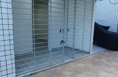 Apartamento 2 quartos, bem localizado, espaçoso e ventilado no bairro do jiquiá