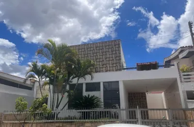 Casa com 4 quartos para alugar no Jardim Santa Rosália, Sorocaba 