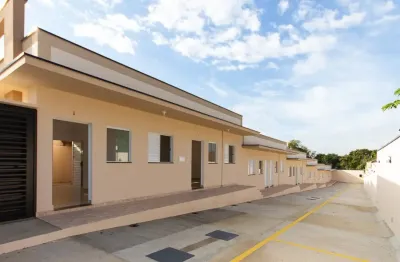 Belíssima casa térrea em condomínio fechado residencial terra vermelha.