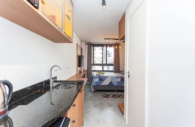 Studio mobiliado no bairro batel com 26m² - 1 dormitório e 1 banheiro