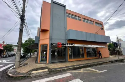 Salão comercial de esquina, ideal para loja, muita vitrine, área de estoque, Centro de Indaiatuba-SP