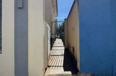 Casa com 3 dormitórios para locação, 165m² de aréa útil + 200m² de terreno por r$ 800/mês - centro - sertanópolis/pr