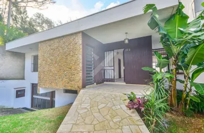 Casa comercial para alugar na rua carlos huber, 580, três figueiras, porto alegre por r$ 13.500