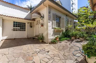 Casa com 3 quartos à venda na felipe de olivera, 999, petrópolis, porto alegre por r$ 1.690.000