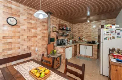 Casa com 2 quartos à venda na rua doutor prudente de moraes, 119, chácara das pedras, porto alegre por r$ 990.000