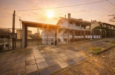 Casa com 5 quartos para alugar na Rua Professor Xavier Simões, 467, Tristeza, Porto Alegre por R$ 10.000