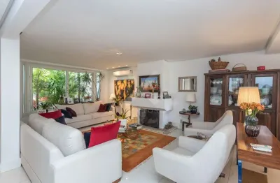 Casa em condomínio fechado com 4 quartos à venda na rua joão caetano, 717, três figueiras, porto alegre por r$ 3.600.000