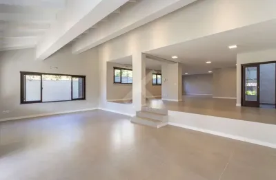 Casa comercial para alugar na rua general couto de magalhães, 987, são joão, porto alegre por r$ 19.900