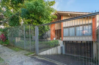 Casa com 4 quartos à venda na rua indianápolis, 132, três figueiras, porto alegre por r$ 1.590.000