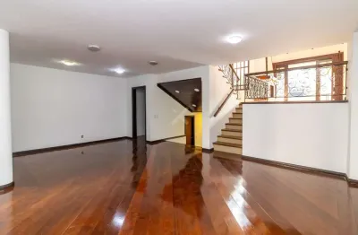 Casa com 3 quartos para alugar na Rua Francisco Ferrer, 202, Rio Branco, Porto Alegre por R$ 5.600