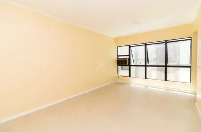 Sala comercial para alugar na Avenida Taquara, 154, Petrópolis, Porto Alegre por R$ 2.100