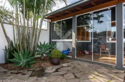 Casa com 2 quartos à venda na rua hiroshima, 30, agronomia, porto alegre por r$ 650.000