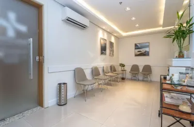 Sala comercial à venda na Avenida Cristóvão Colombo, 2948, Auxiliadora, Porto Alegre por R$ 750.000