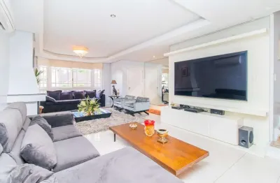 Casa com 3 quartos à venda na rua comendador creidy, 330, três figueiras, porto alegre por r$ 2.000.000