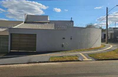 Casa com 3 quartos à venda no Jardim São José, Goiânia 
