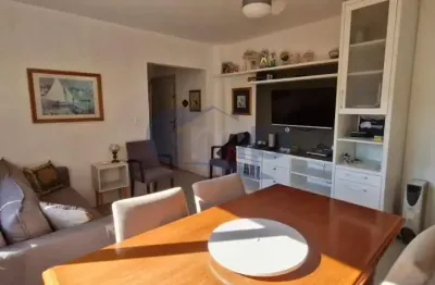 Apartamento á venda com 2 dormitórios no centro de torres/rs