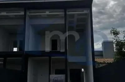 Sobrado geminado á venda com 2 suítes no centro de passo de torres/sc