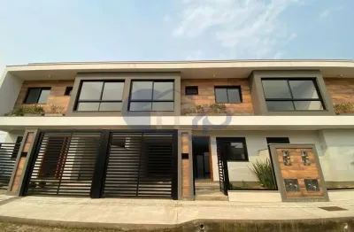 Sobrado á venda com 3 dormitórios no centro do passo de torres/sc