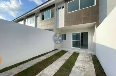 Casa duplex individual em bairro novo com 3 quartos sendo 1 suíte