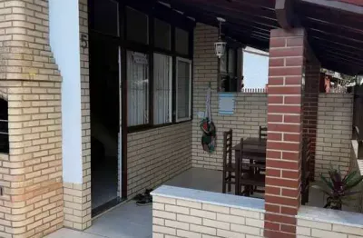 Casa em condomínio no peró -  3 quartos, varanda e a 2 minutos da praia.