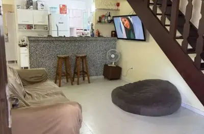 Casa em condomínio no peró – 3 quartos, varanda e a 2 minutos da praia!
