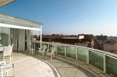 Cobertura Sofisticada com 220m² e Vista do Pôr do Sol – Centro, Cabo Frio