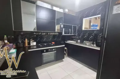 Casa mobiliada em condomínio fechado,a poucos metros da praia.