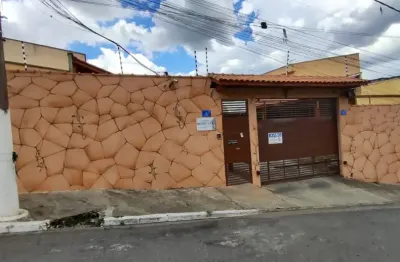Linda casa em condomínio fechado em localização privilegiada no jardim das oliveiras