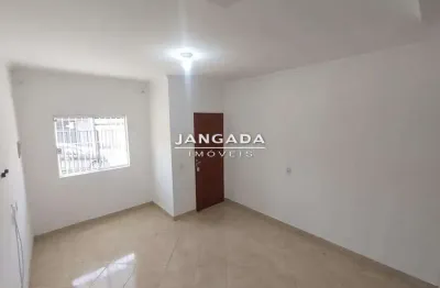 Sobrado pronto para morar em regiao completa – 2 dormitorios e quintal