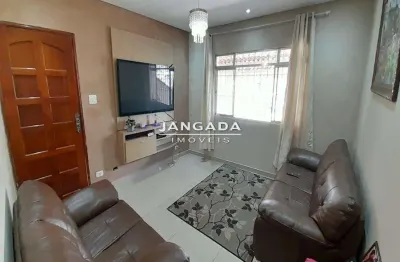 Pronto para morar! sobrado com 2 dorms, sacada com churrasqueira e vaga p/ moto