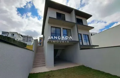 Casa moderna com 3 dormitorios, area de lazer e localizacao privilegiada