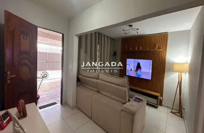 Sobrado com quintal, 02 vagas cobertas e escritorio – pronta para morar!