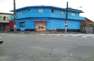 Sobrado com 03 dormitorios e 02 salões comerciais – excelente para renda!