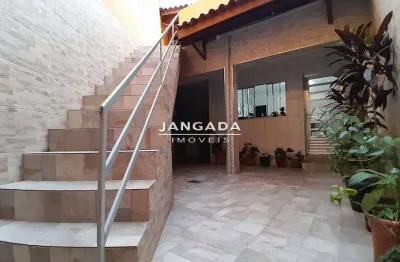 Sobrado Com 02 Casas No Terreno, Quintal E 03 Vagas De Garagem