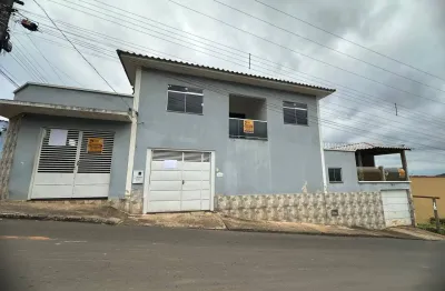 Casa/sobrado em excelente estado de conservação , com bela vista verde.