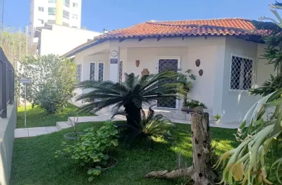 Casa com 3 quartos à venda na Rua Guararema, 203, Tabuleiro (Monte Alegre), Camboriú