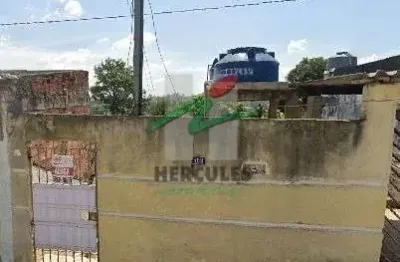 Casa semi independente    a apenas 1,5 km da estacao mendes – vila natal, garantindo mobilidade e conveniencia para o seu deslocamento!