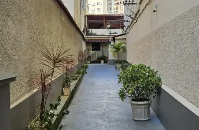 Casa de vila na rua do rezende, 3 dormitorios com suite e closet -  terraço - precisa de modernização