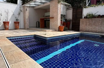 Casa alto padrão 4 suítes com piscina particular, espaço gourmet e lazer completo no condomínio