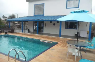 Ibiúna; linda chácara em condomínio; olha só; são 1.000m2 - snd 04 suítes, piscina c/cascata + led +