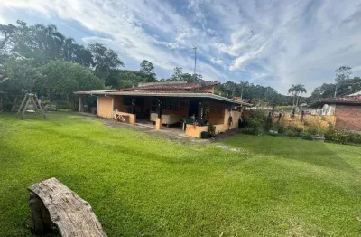 Chácara com; 1.500,00m2; na cidade top 10 do momento; “são roque-sp' casa, laguinho, rio, galinheiro