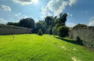 Ibiúna; lindo terreno plano; c/1.000m2 em condomínio fechado; acesso p/represa; e á 3 km da cidade +