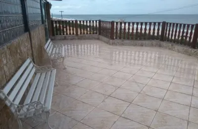 Casa com linda vista e  4 pavimentos de frente para a praia do vargas em praia seca