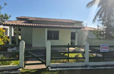 Casa com 04 dormitórios próxima a praia do vargas em praia seca