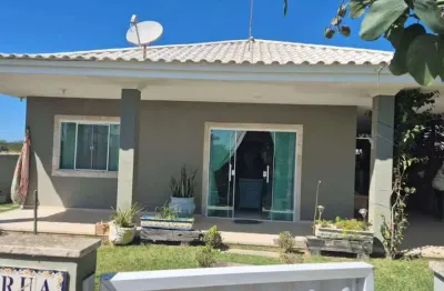 Casa de 02 quartos e piscina no condomínio village valtelina em arraial do cabo